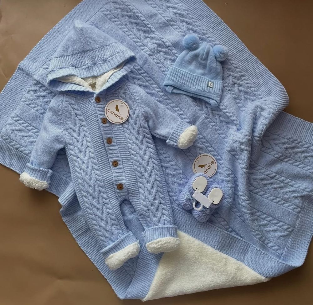 Набір в'язаний