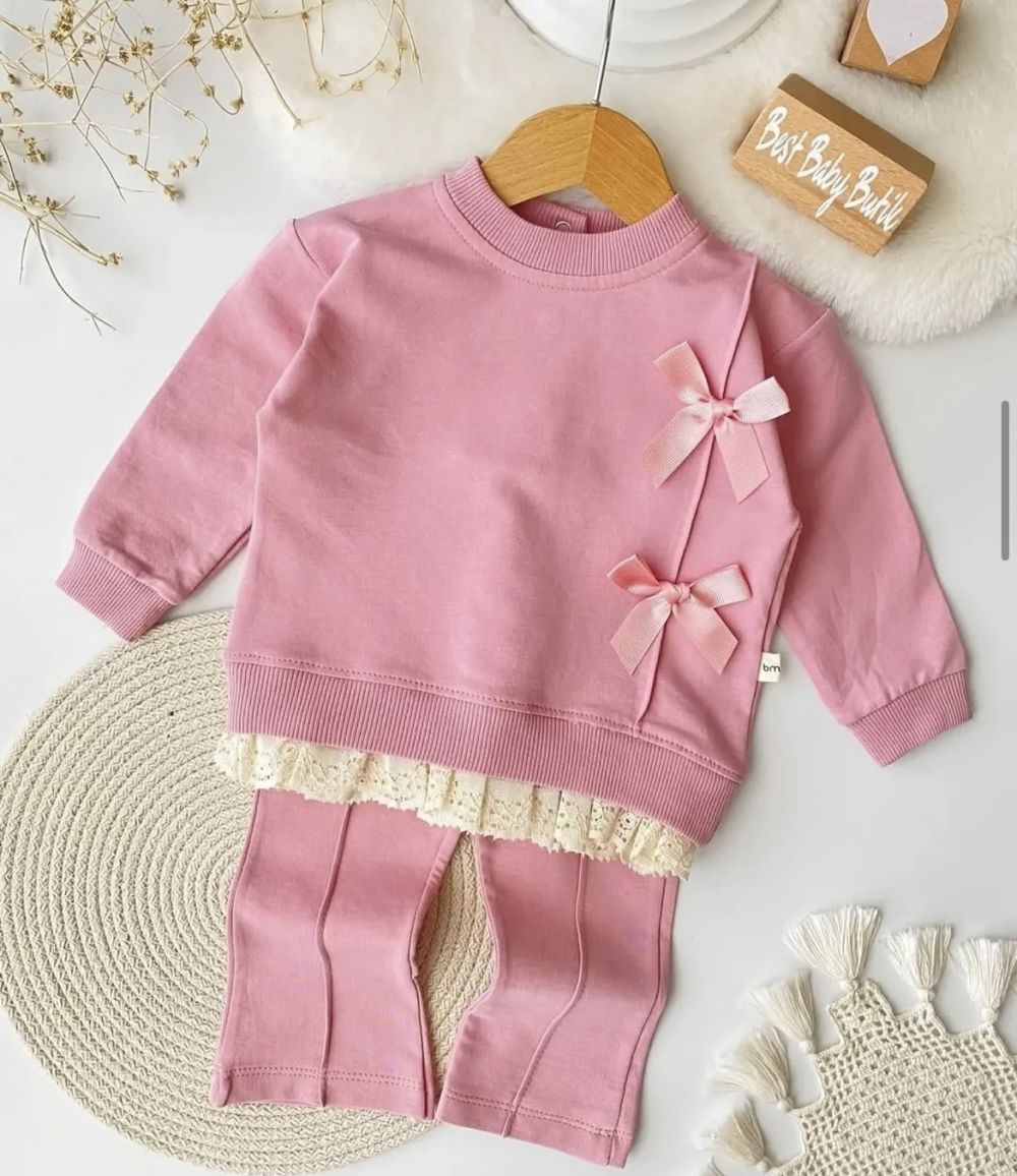 Гарний костюмчик для принцеси 