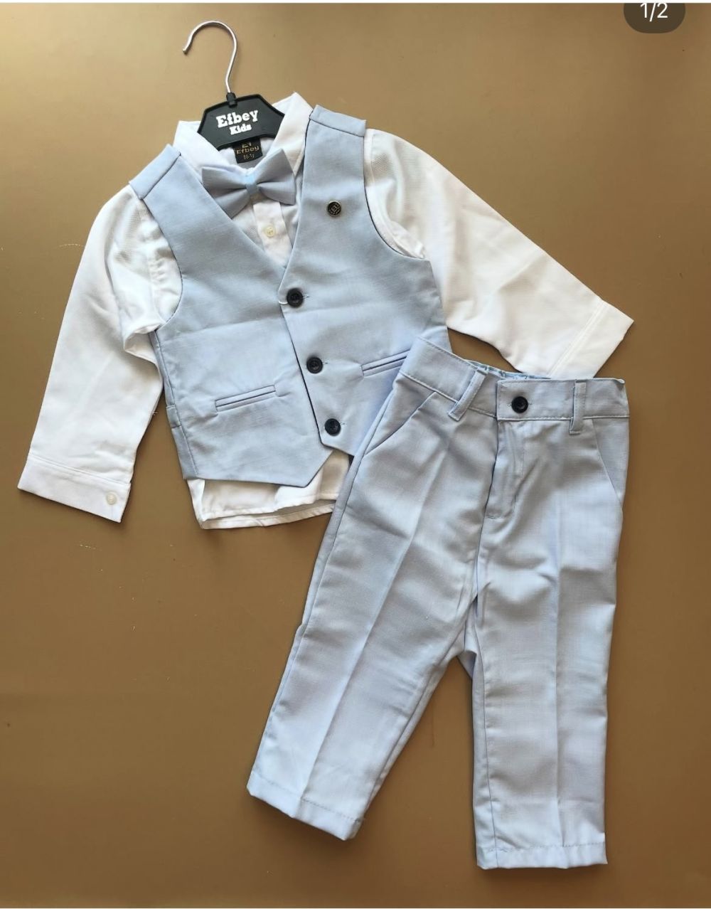 Крутий святковий костюм для ваших хлопців