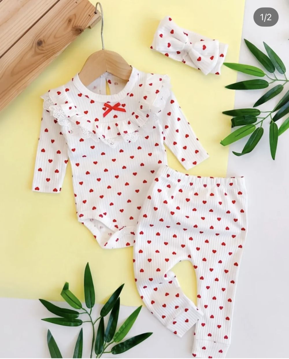 Ніжний комплект для малечі